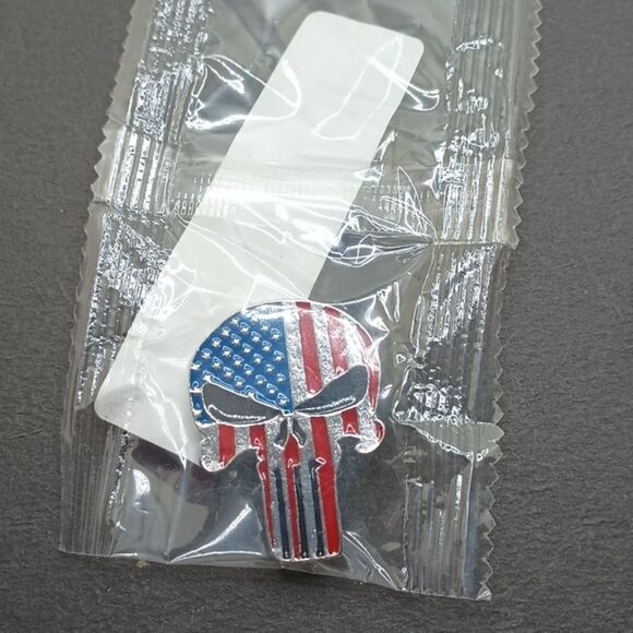 PUNISHER skull with American flag patriotic pin - Picture 6 of 6